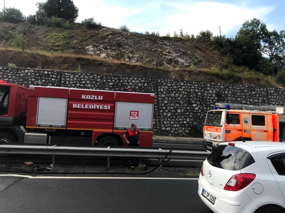 Seyir halindeki otomobilde yangın çıktı