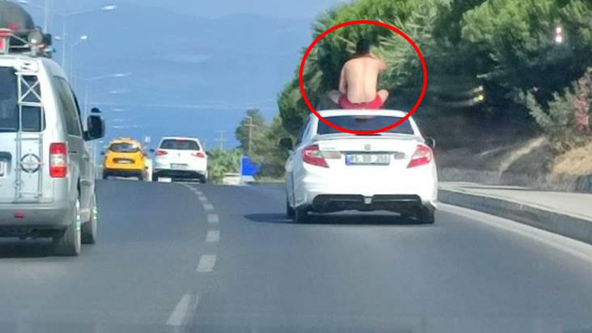 Aydın\'da seyir halindeki otomobilin tavanında oturan şahsa cezai işlem uygulandı