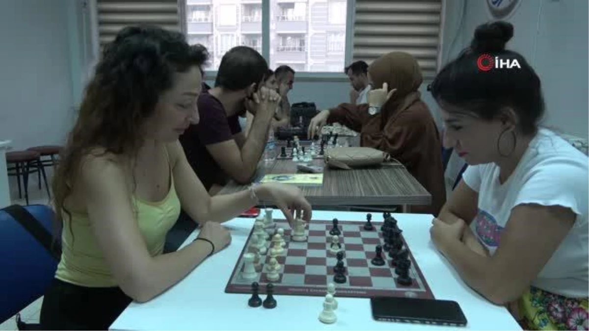 Siirt\'te farklı meslek grupları bir araya gelerek satranç öğreniyor