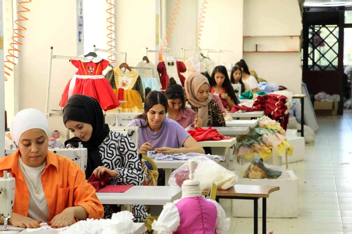 Şırnak\'ta üretilen \'Vintage\' tarzı bebek kıyafetleri 20 ülkeye ihraç ediliyor