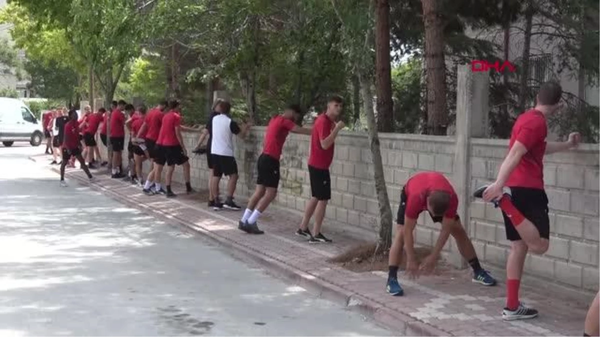 SPOR Vaduz ekibi, son antrenmanını Konya sokaklarında yaptı