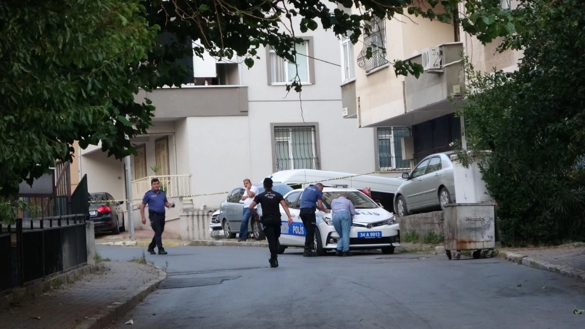 Maltepe\'de taciz iddiası silahlı kavgaya dönüştü: 3 yaralı