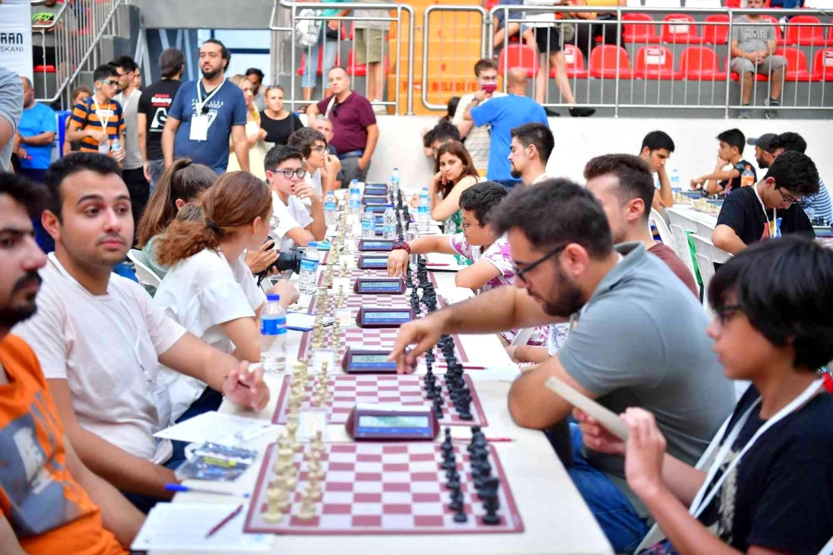 Uluslararası İstanbul Açık Satranç Turnuvası Fatih\'te başladı