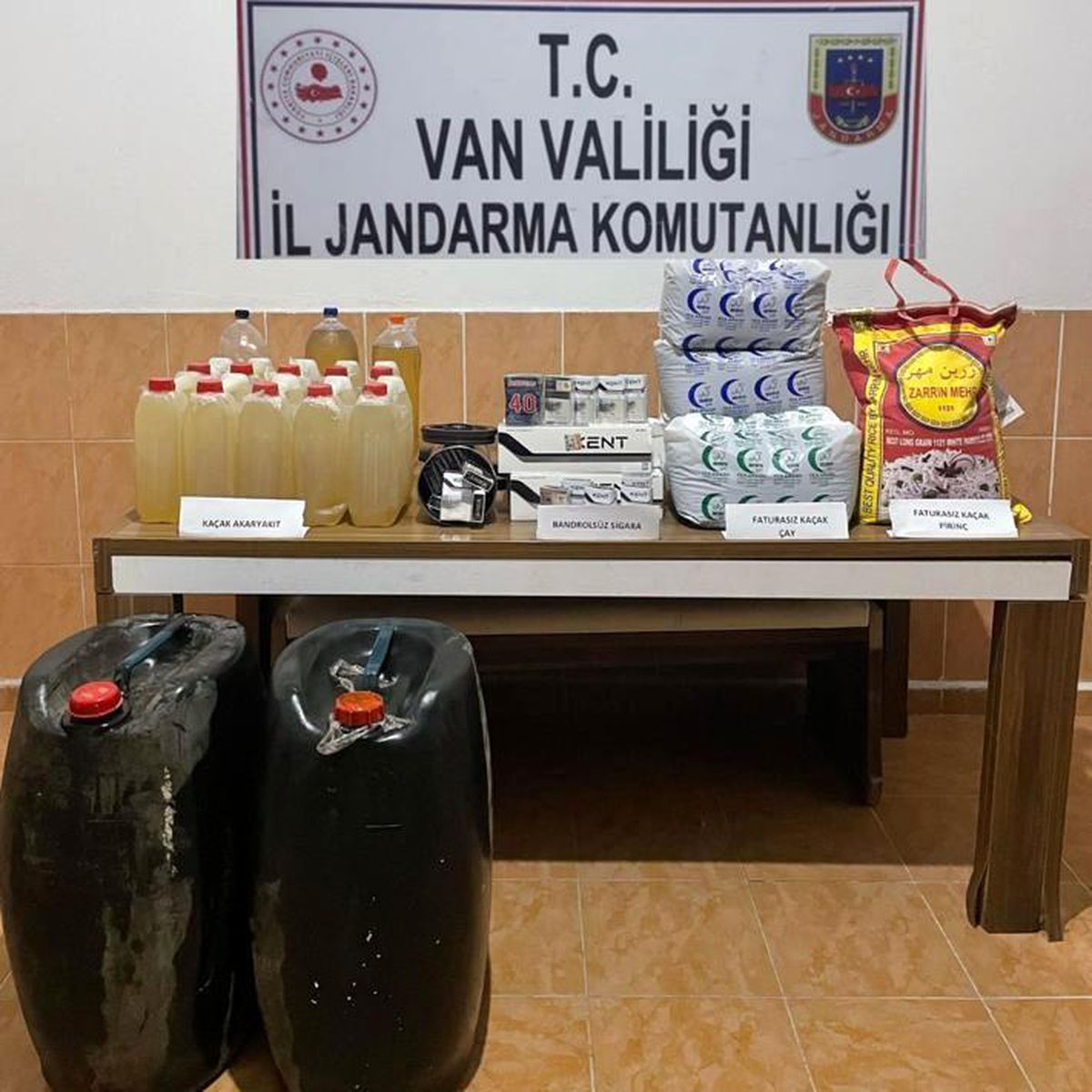 Van\'da kaçak akaryakıt ve sigara ele geçirildi