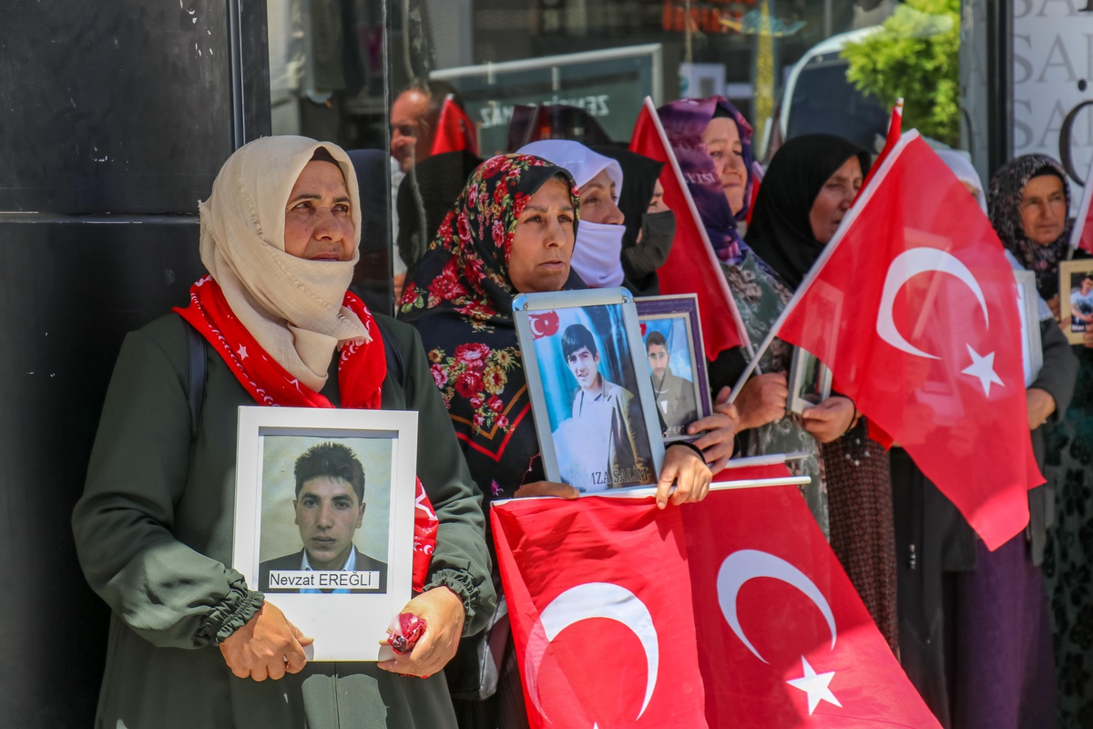 Vanlı aileler HDP İl Başkanlığı önündeki eylemlerini sürdürdü