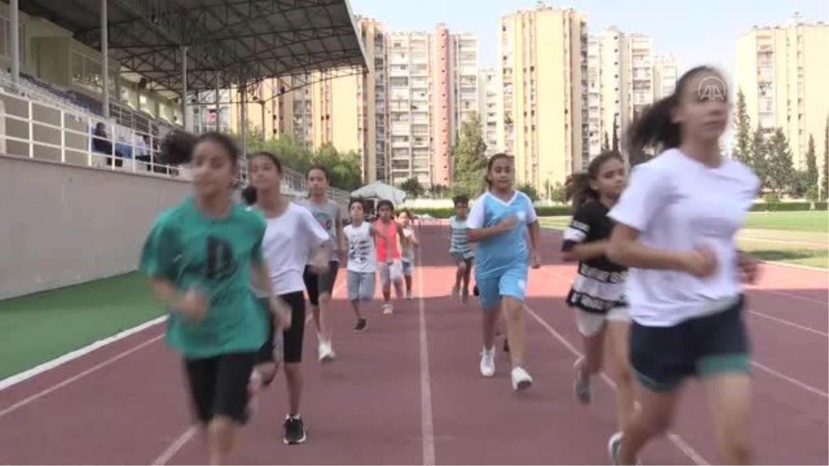 Yüreğir Halk Eğitim Merkezi\'nde çocuklar sporla tanışıyor