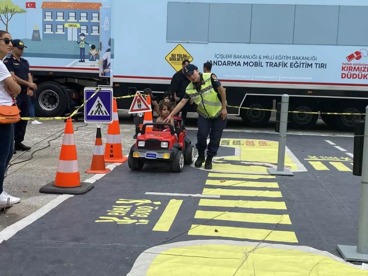 Zonguldak\'ta emniyet kemerinin önemi simülasyon aracıyla anlatıldı