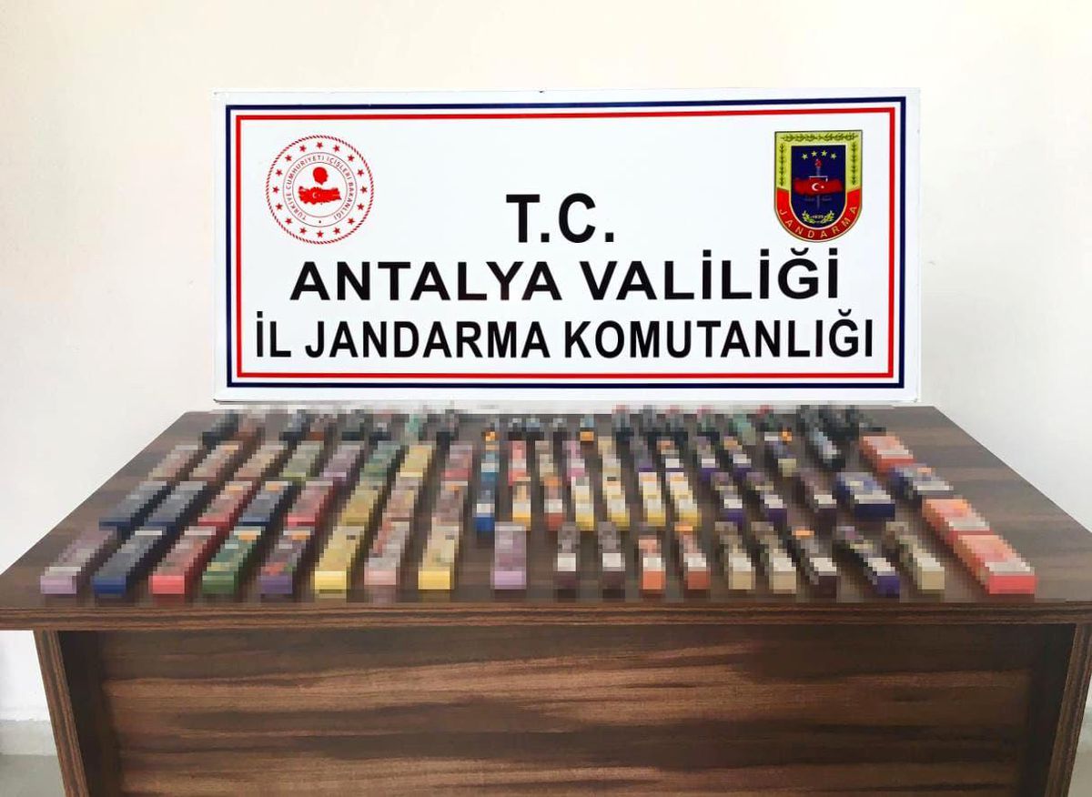Alanya\'da kaçak elektronik sigara ele geçirildi
