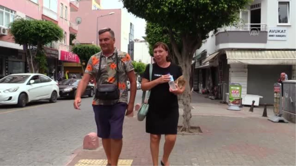 Alanya\'da yaşayan Rus çift, Türkiye\'nin gönüllü turizm elçiliğini yapıyor