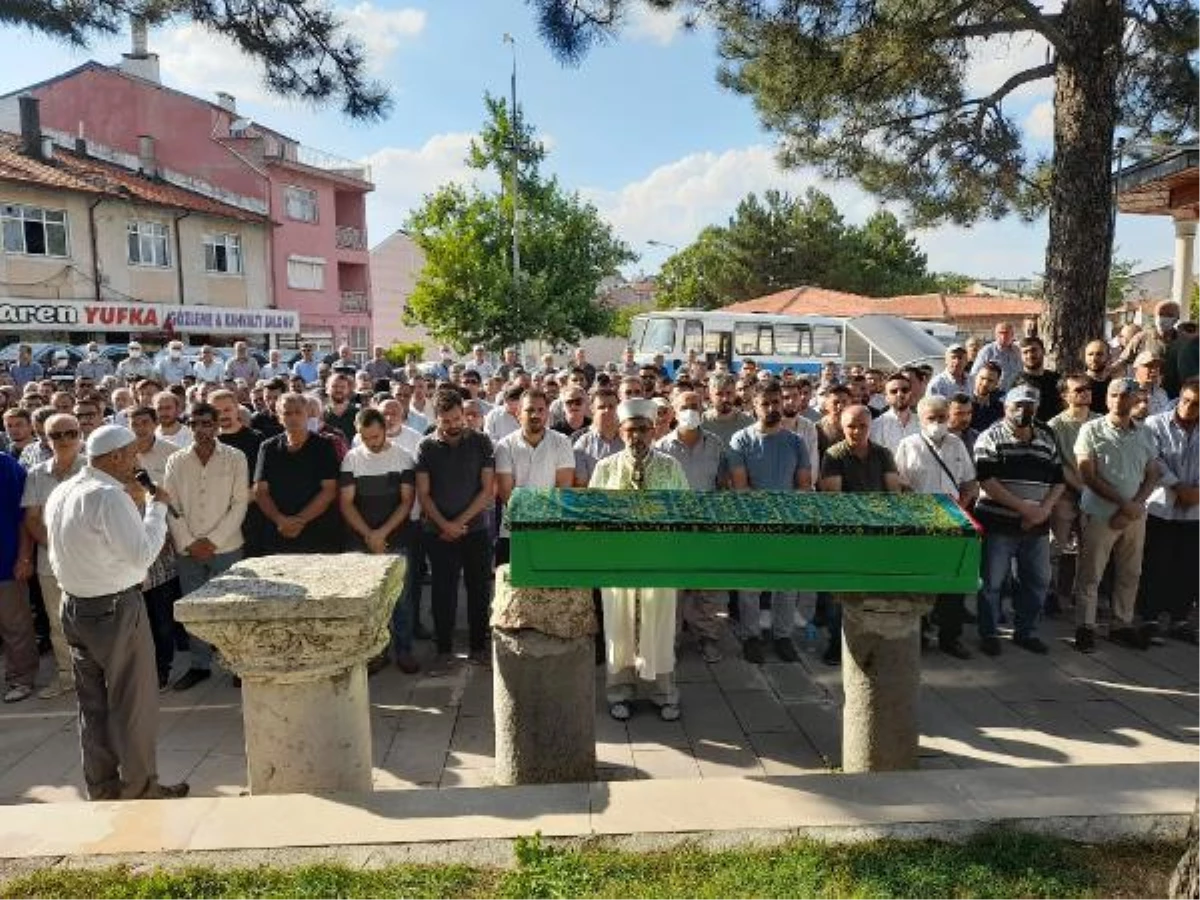 Amonyak tankını temizlerken zehirlenen işçi, toprağa verildi