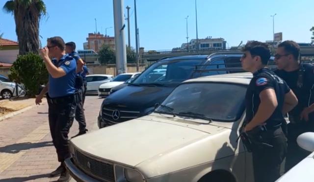 Antalya'da banka müdürü, şube içerisinde silahlı bir kişi tarafından rehin alındı Antalya'da banka müdürü, şube içerisinde silahlı bir kişi tarafından rehin alındı