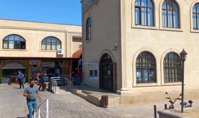 Antalya'da banka müdürü, şube içerisinde silahlı bir kişi tarafından rehin alındı Antalya'da banka müdürü, şube içerisinde silahlı bir kişi tarafından rehin alındı