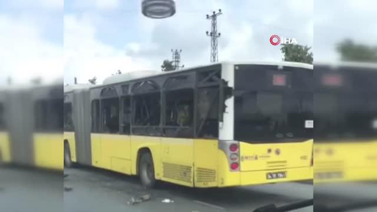 Arnavutköy\'de kamyondan düşen demirler, yanından geçen İETT otobüsüne saplandı