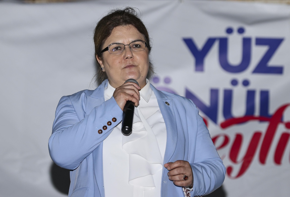 Bakan Derya Yanık, Beylikdüzü\'nde gençlik şölenine katıldı Açıklaması