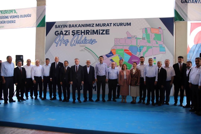 Bakan Kurum'dan yeni sosyal konut açıklaması: Cumhurbaşkanı Erdoğan yakında müjdeyi verecek Bakan Kurum'dan yeni sosyal konut açıklaması: Cumhurbaşkanı Erdoğan yakında müjdeyi verecek