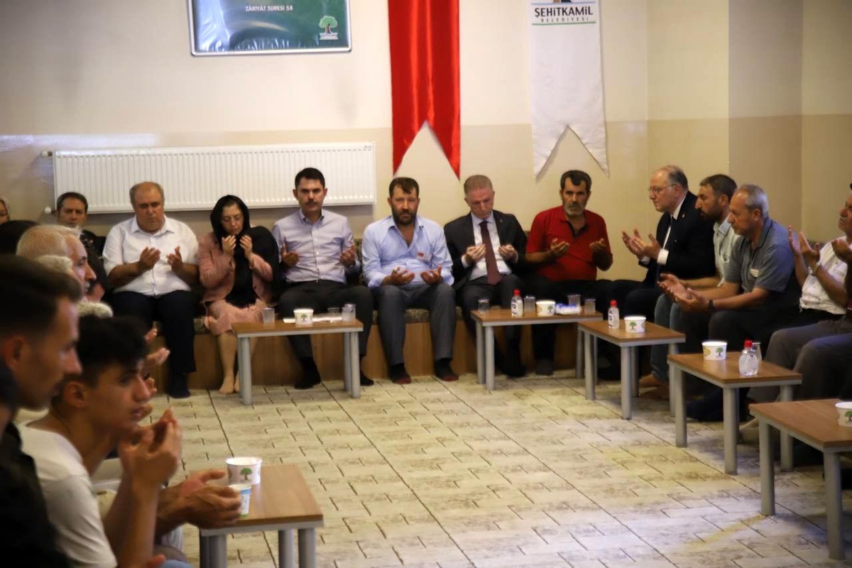 Bakan Kurum\'dan şehit ailesine taziye ziyareti