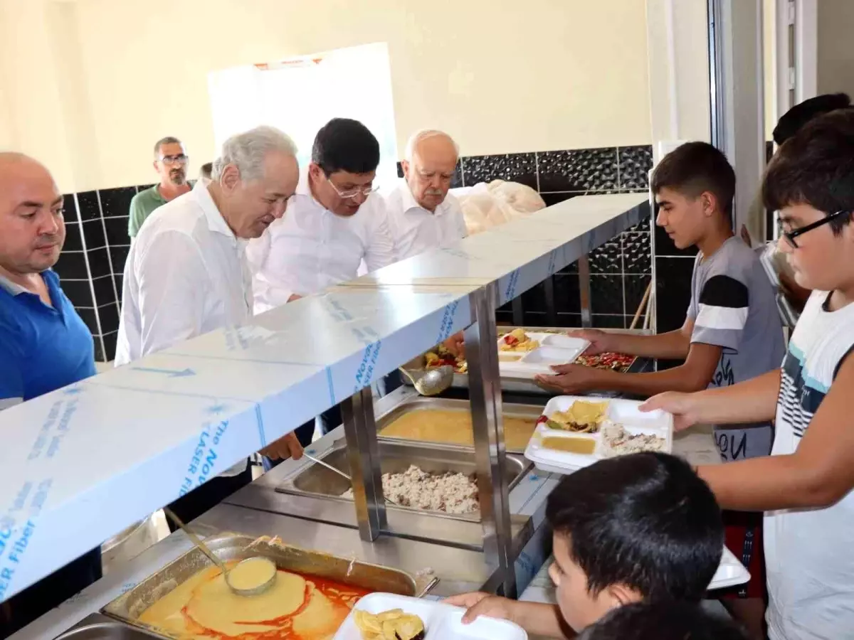 Başkan Özcan, Eğrek Alevi Bektaşi Kültür ve Cemevi\'nin aşure ve lokma hayrına katıldı