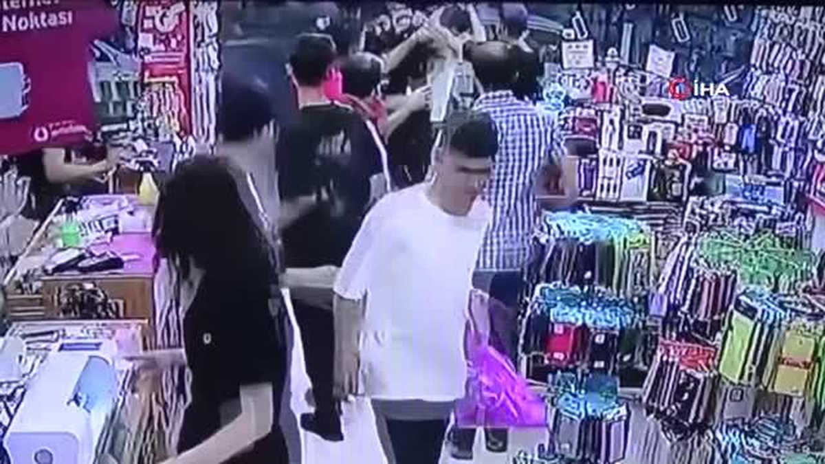 Boşanma aşamasındaki eşinin kardeşleri tarafından defalarca böyle bıçaklandı