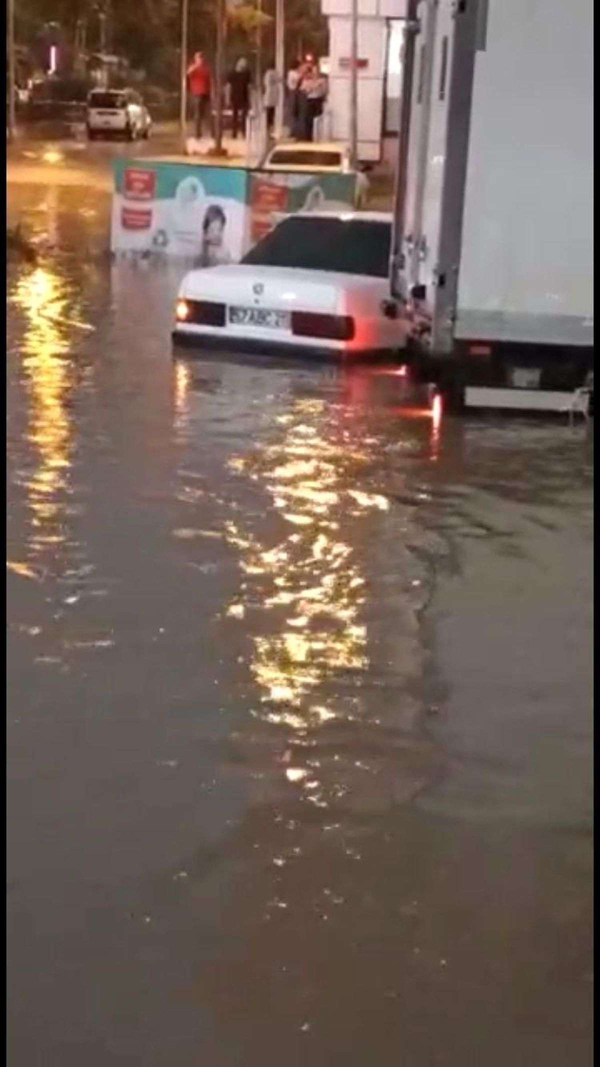 Boyabat\'ta sağanak: Yollar göle döndü