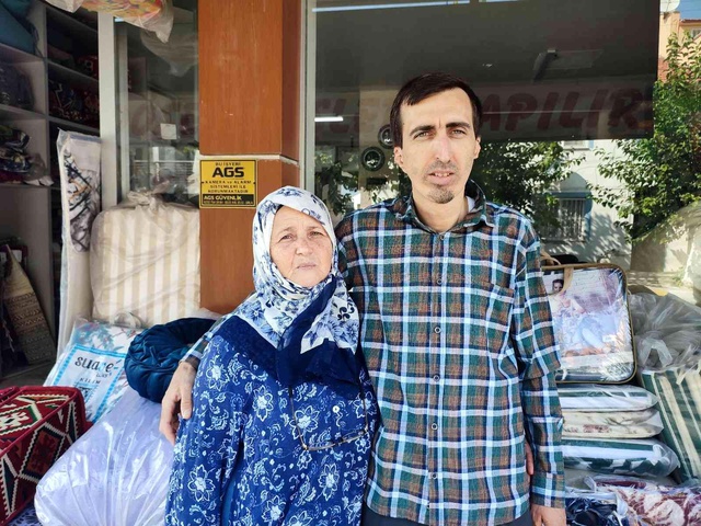 Çöpe atmaktan son anda vazgeçtiği yünden resmen hazine çıktı Çöpe atmaktan son anda vazgeçtiği yünden resmen hazine çıktı