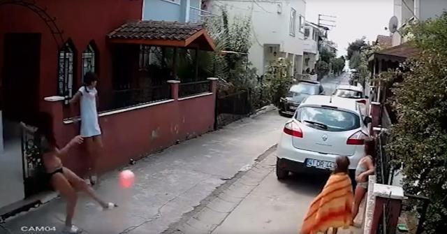 Güvenlik görüntülerini izleyen baba isyan etti: Bu toplum zararlısını bulun