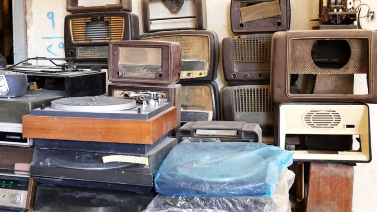 Iraklı Eski Radyo Tamircisi Eski Güzel Anıları Saklamaya Meraklı