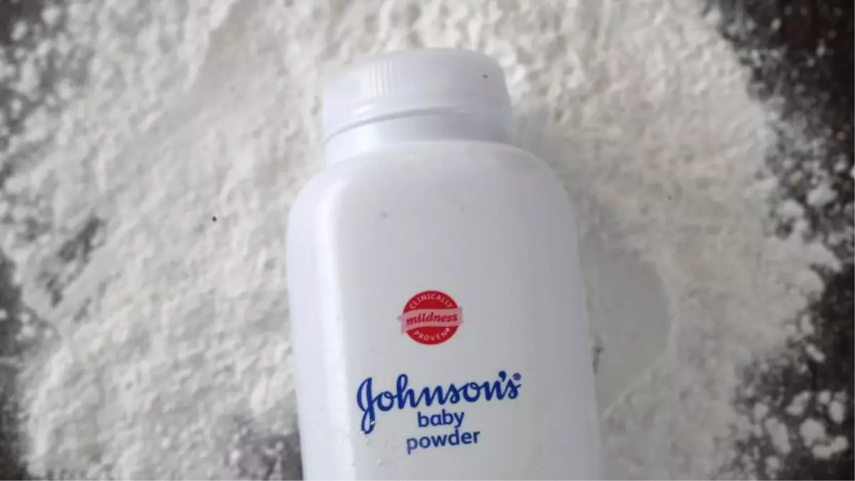 Johnson & Johnson\'ın 130 yıldır sattığı bebek pudrasında kanserojen madde tespit edildi