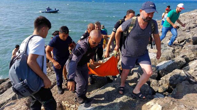Solunumu ve nabzı durmuş şekilde Karadeniz'den çıkarılan çocuk, yapılan müdahale ile hayata döndü Solunumu ve nabzı durmuş şekilde Karadeniz'den çıkarılan çocuk, yapılan müdahale ile hayata döndü