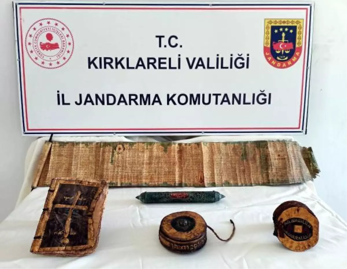 Kırklareli\'de el yazması İncil ve Tevrat ele geçirildi