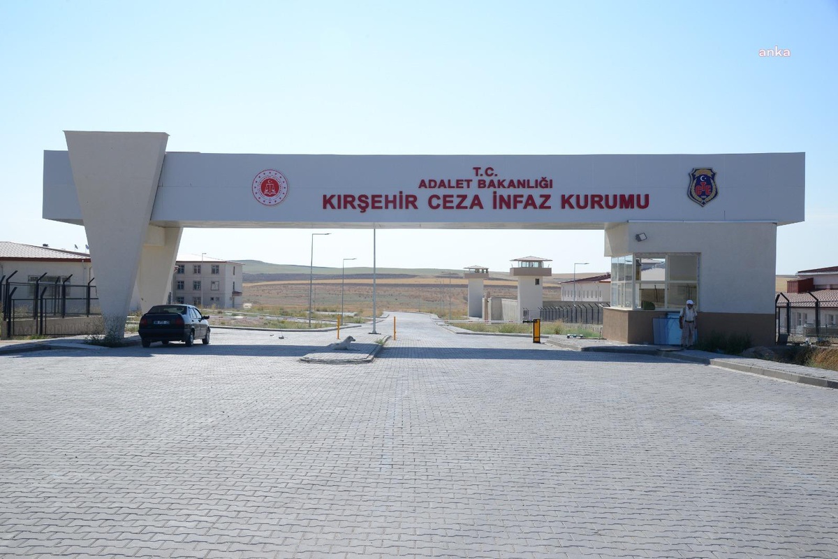 Kırşehir Ceza İnfaz Kurumlarının Kırşehir Belediyesi\'nden Talep Ettiği Çöp Konteynerleri Teslim Edildi