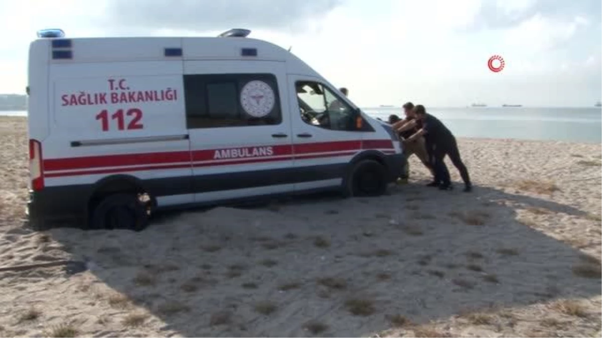 Avcılar\'da kumsalda ambulans kurtarma operasyonu