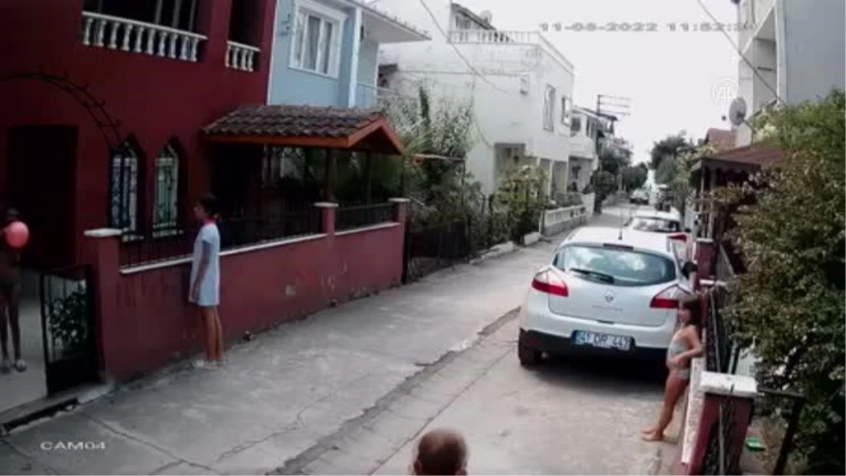 Tekirdağ\'da dar sokakta tehlikeli araç kullanan sürücü güvenlik kamerasına yansıdı