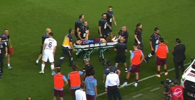 Trabzon'da yürekler ağza geldi! Acılar içinde yerde kalan Edin Visca, ambulansla hastaneye kaldırıldı Trabzon'da yürekler ağza geldi! Acılar içinde yerde kalan Edin Visca, ambulansla hastaneye kaldırıldı