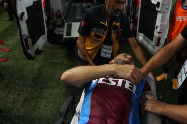 Trabzonsporlu Visca'nın kolunda kırık tespit edildi! 2 ay sahalardan uzak kalması bekleniyor Trabzonsporlu Visca'nın kolunda kırık tespit edildi! 2 ay sahalardan uzak kalması bekleniyor