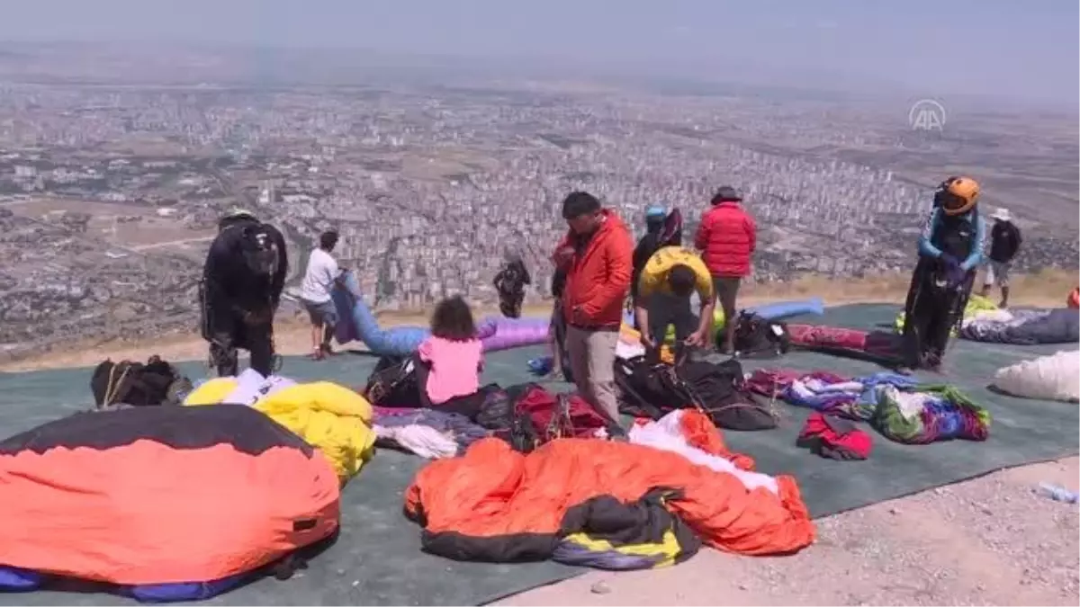 Kayseri\'de Yamaç Paraşütü Ali Dağı Mesafe Şampiyonası devam ediyor