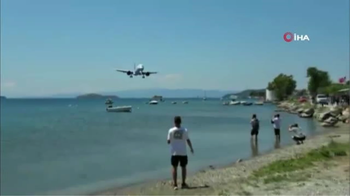 Yunanistan\'da yolcu uçağının alçak inişi nefes kesti