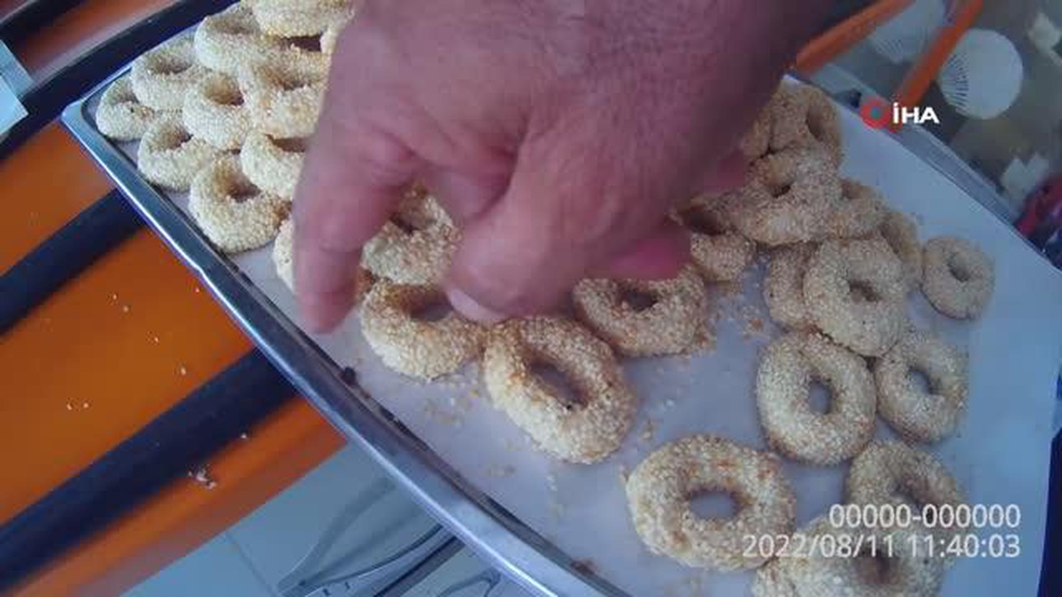 Böcekli pastalara el konuldu
