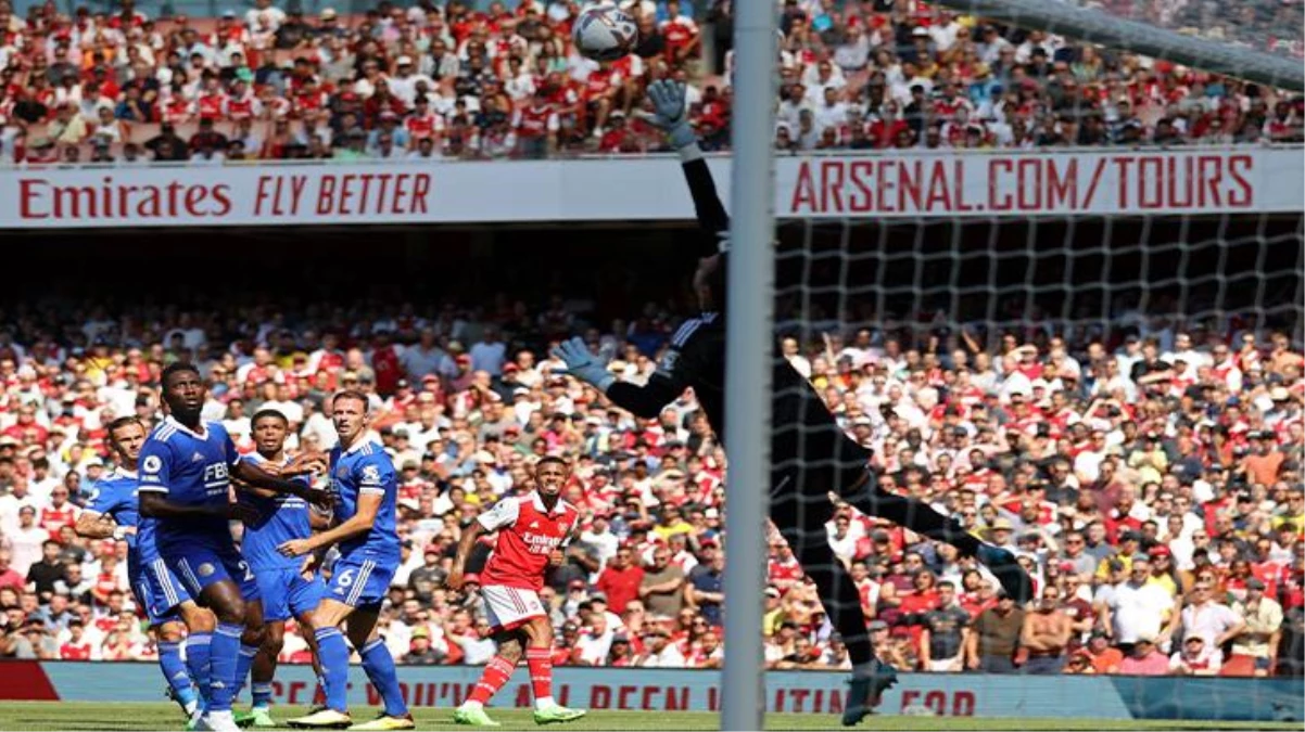 Arsenal, Gabriel Jesus\'un şov yaptığı mücadelede Leicester City\'yi 4 golle geçti
