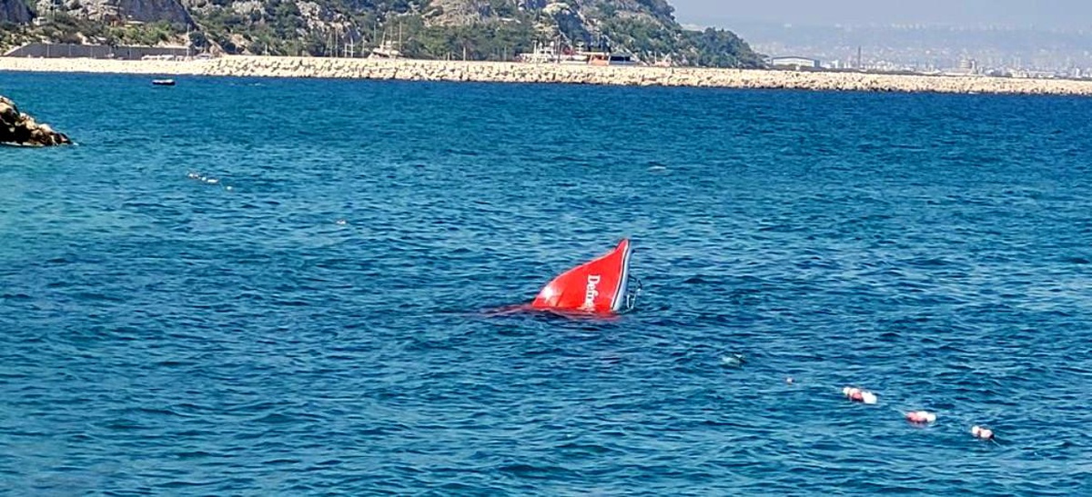 Antalya\'da su alan sürat teknesi battı