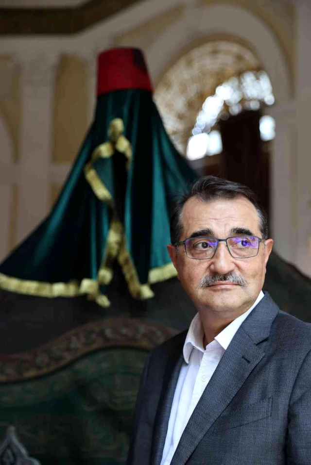 Bakan Dönmez'den II. Abdülhamid Han Türbesi'ne anlamlı ziyaret: Hayattayken yaptıkları çok anlaşılamıyor