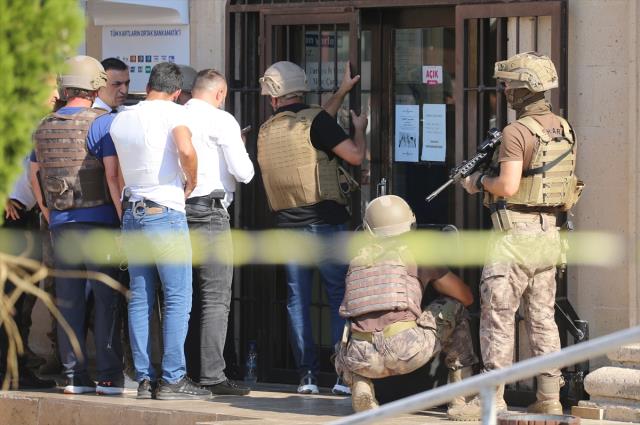 Banka müdürünü rehin alan şahsın yüklü miktarda borcu varmış Banka müdürünü rehin alan şahsın yüklü miktarda borcu varmış