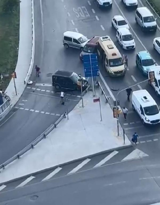 Silahlı kavga kaza ile sonuçlandı, bir kişi yarı çıplak halde olay yerinden kaçtı