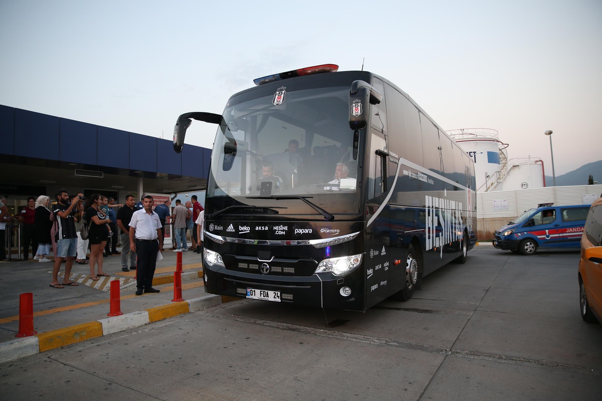 Beşiktaş kafilesi Alanya\'ya geldi