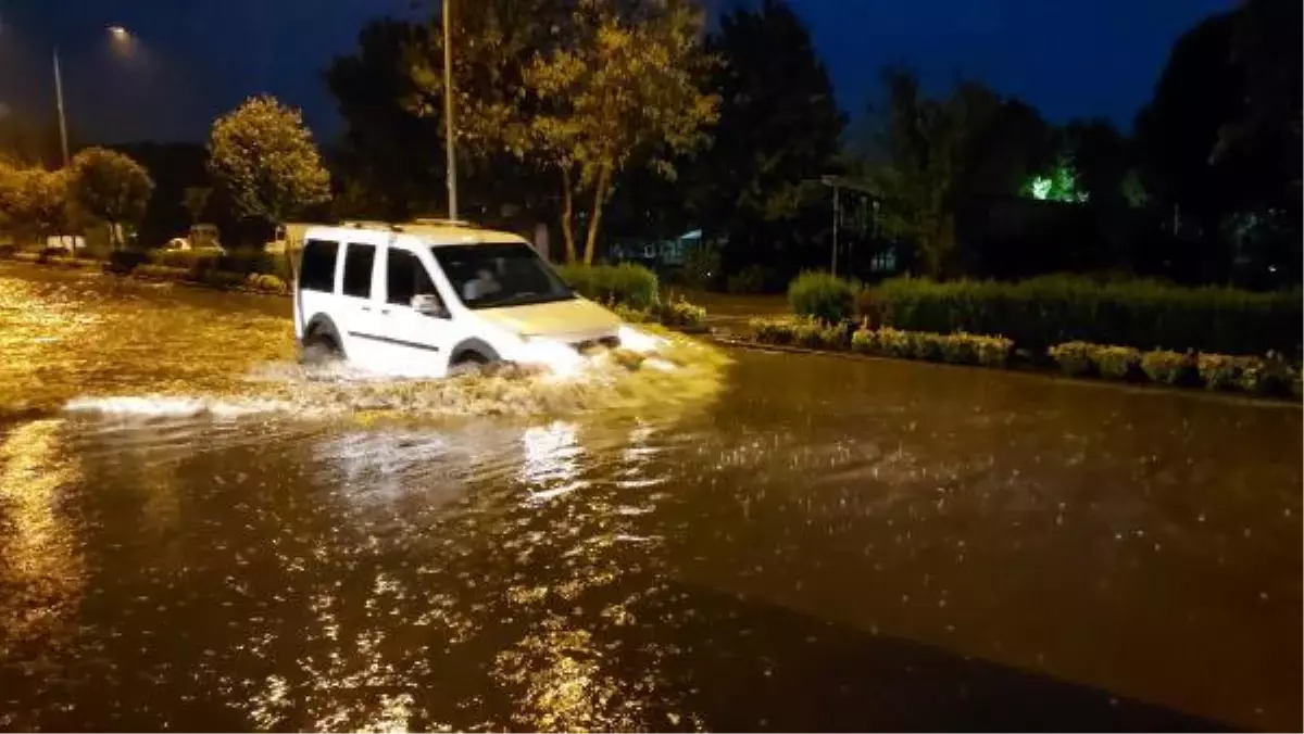 Bolu\'da sağanak su baskınına yol açtı