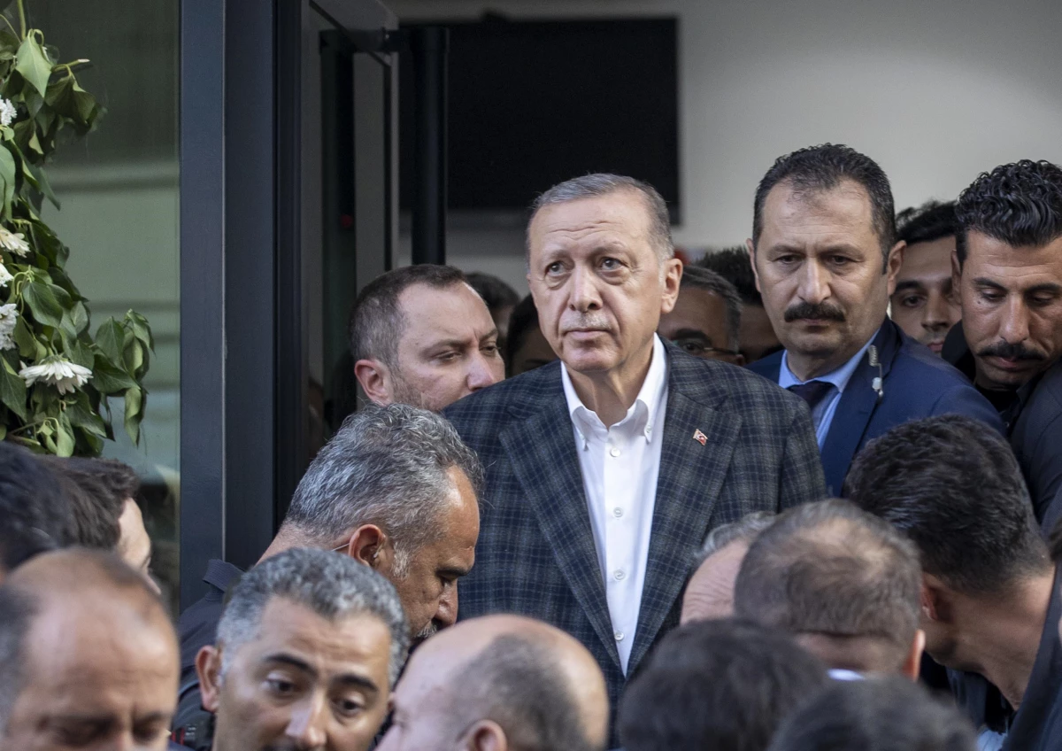 Cumhurbaşkanı Erdoğan, AK Parti Çorum İl Başkanlığı\'nı ziyaret etti