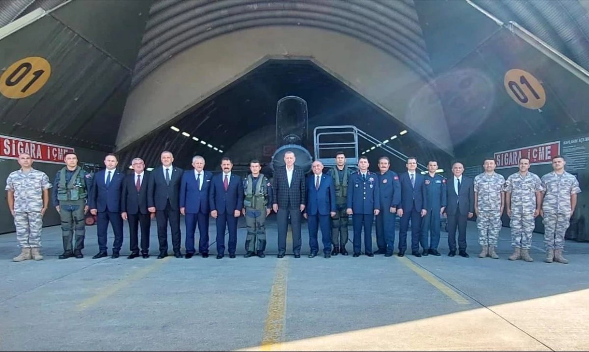 Cumhurbaşkanı Erdoğan\'dan Amasya protokolü ve pilotlarla hatıra fotoğrafı