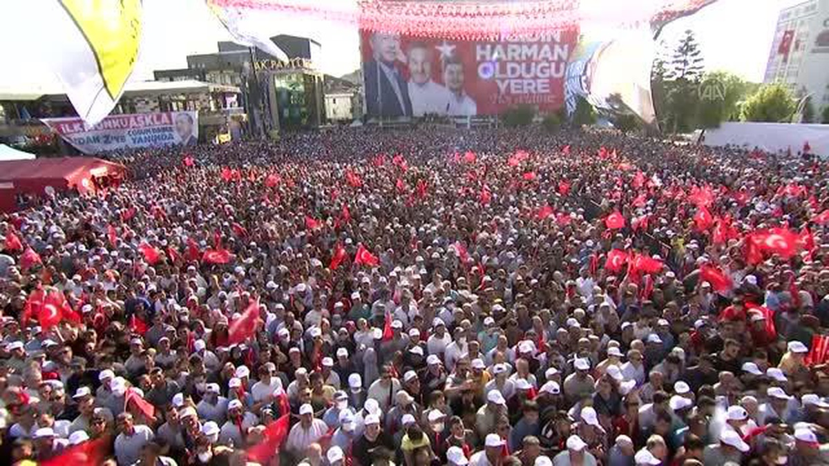Cumhurbaşkanı Erdoğan: "Sınırlarımız içinde terör örgütlerine nefes aldırmadığımız gibi sınırlarımız dışında da terör bataklığını kurutmak için...