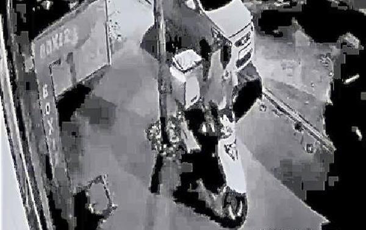 ESENYURT\'TA MOTOSİKLET HIRSIZLIĞI KAMERADA