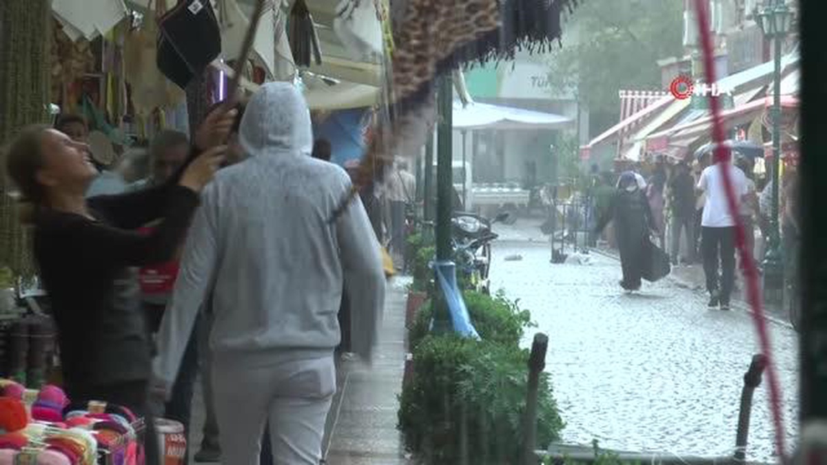 Eskişehir\'de şiddetli yağış hayatı olumsuz etkiledi