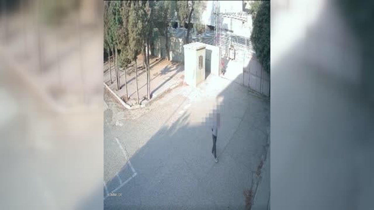 Gaziantep\'te okuldan hırsızlık yapan şüpheliler güvenlik kamerasına zarar verdi